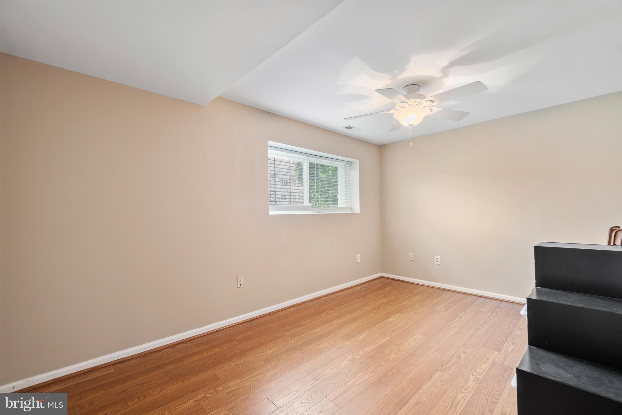 ENGLAND RUN - Residential