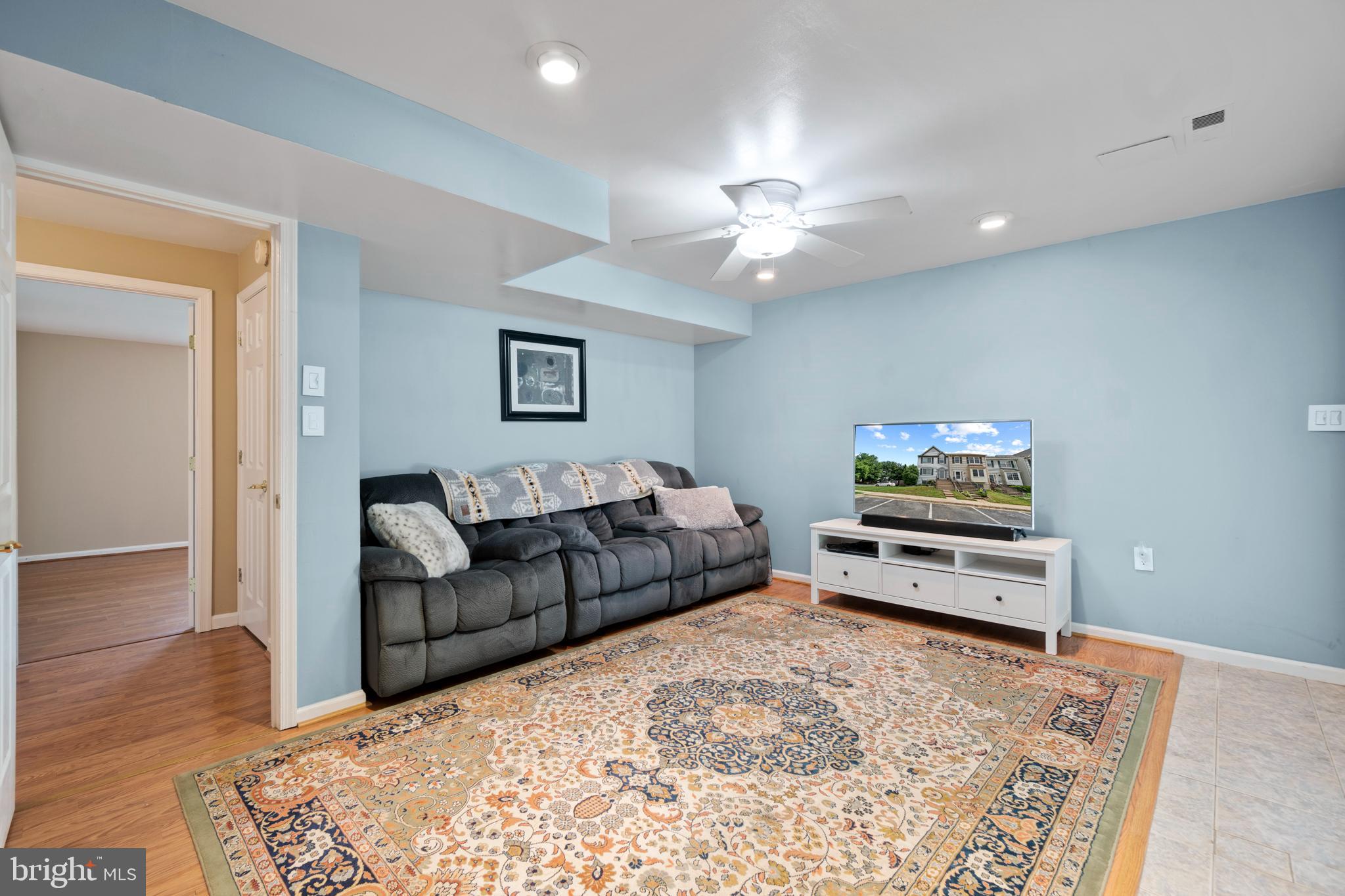 ENGLAND RUN - Residential