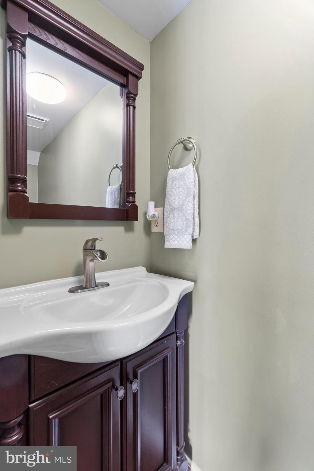 ENGLAND RUN - Residential