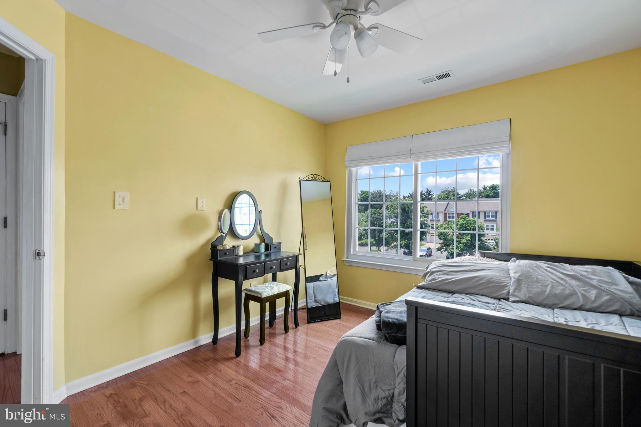 ENGLAND RUN - Residential