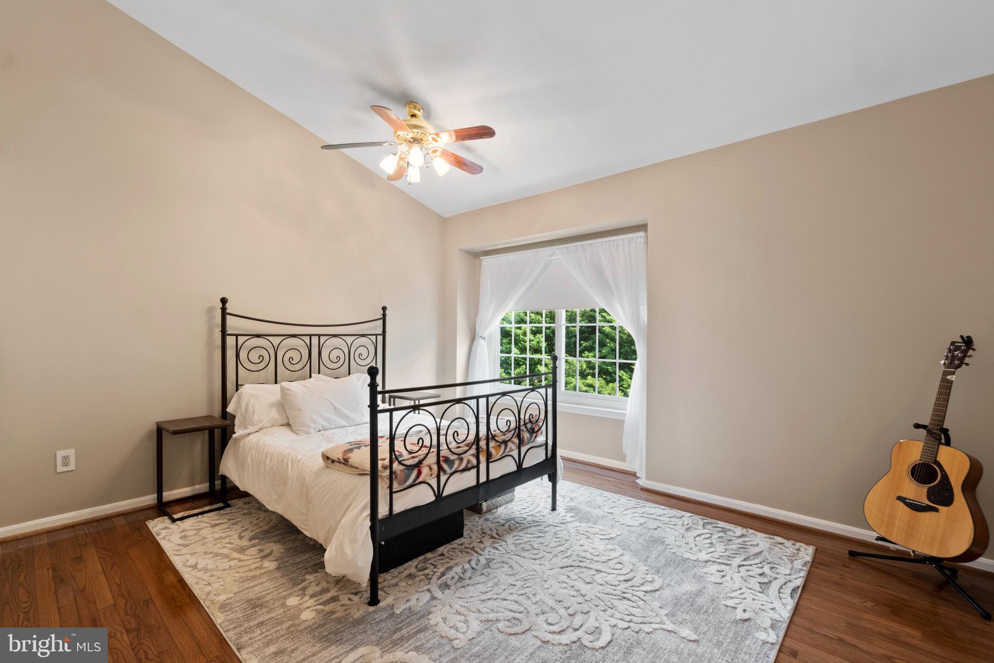 ENGLAND RUN - Residential