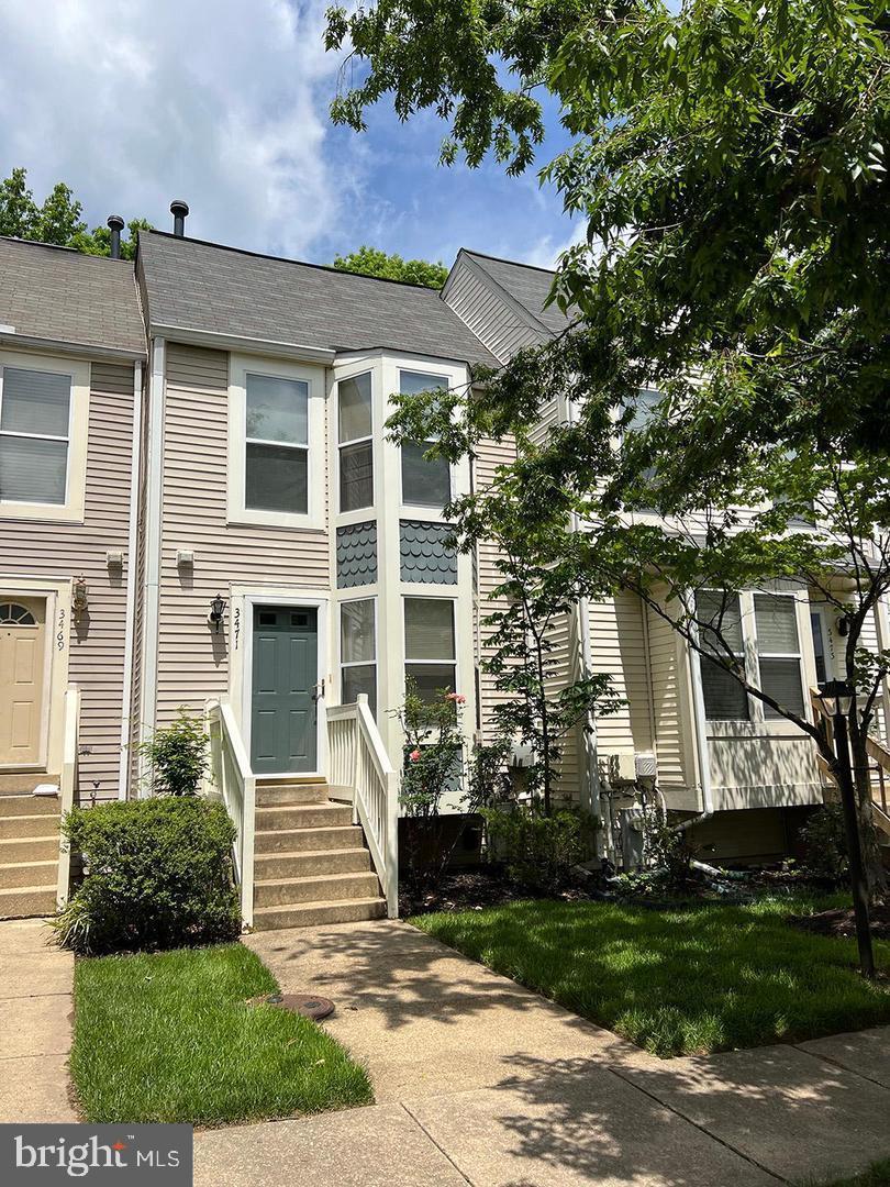 Nice Townhome in sought after Russett! Fully equipped kitchen, hardwood floors, finished basement. Close to Ft. Meade, B/W Parkway, Route 32, 95. Community pool and more! Property Management Rental. Application fee is $55/per person. Applicants 18 years or older must apply. Qualifications include minimum credit score of 600 and annual income of $87,500.