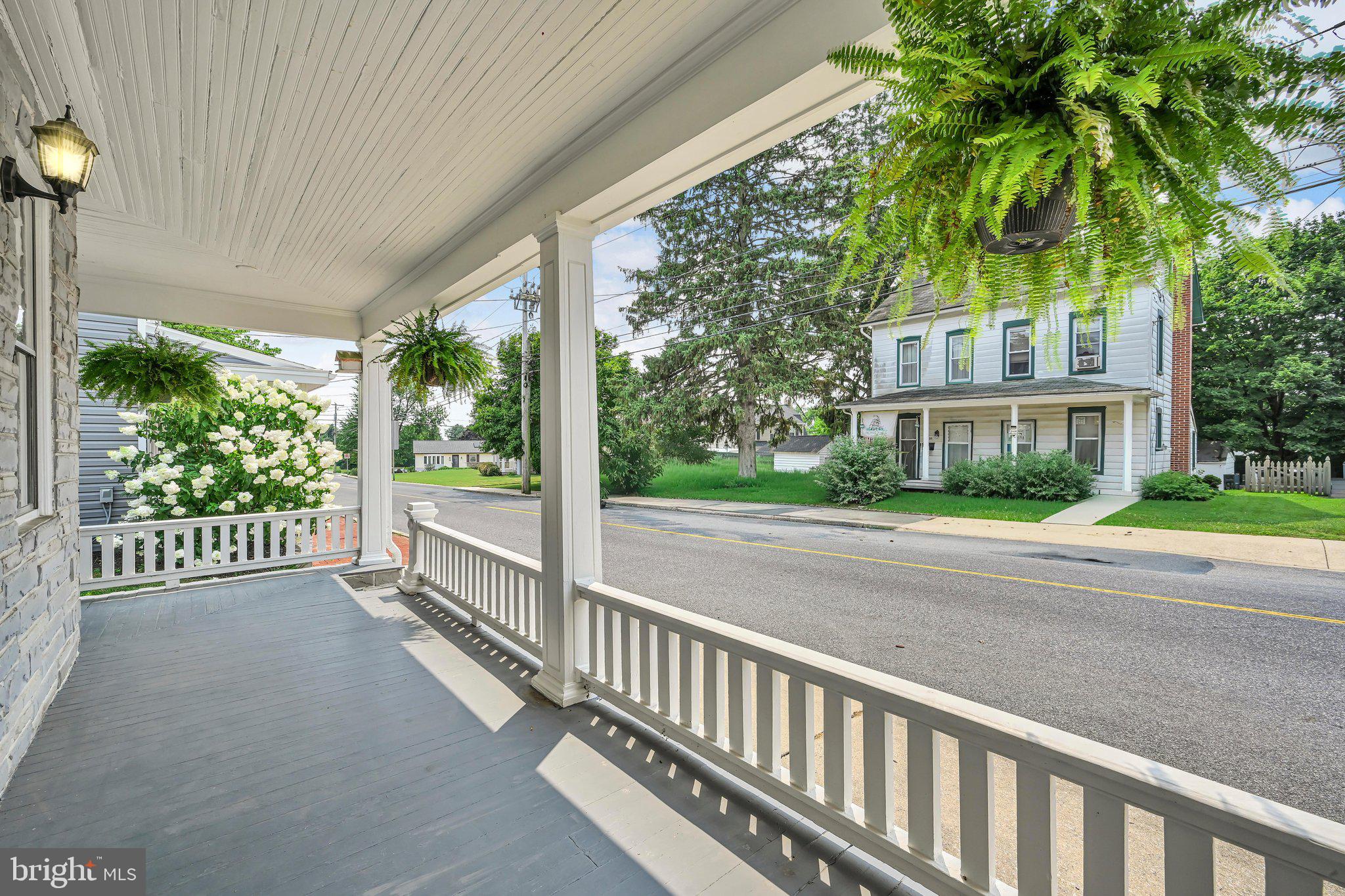 33 S 11TH STREET