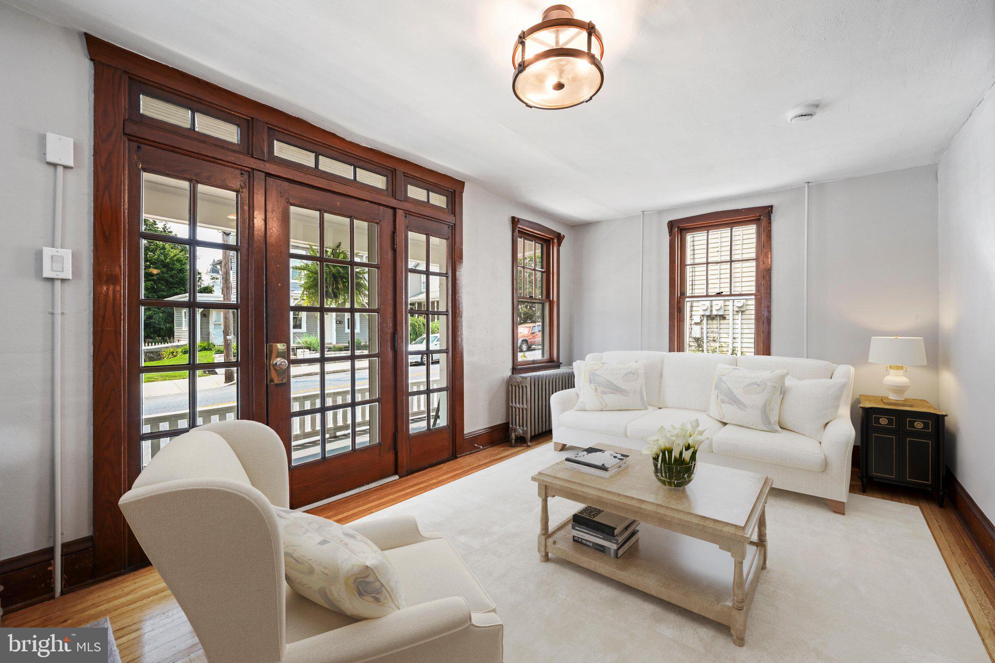 33 S 11TH STREET