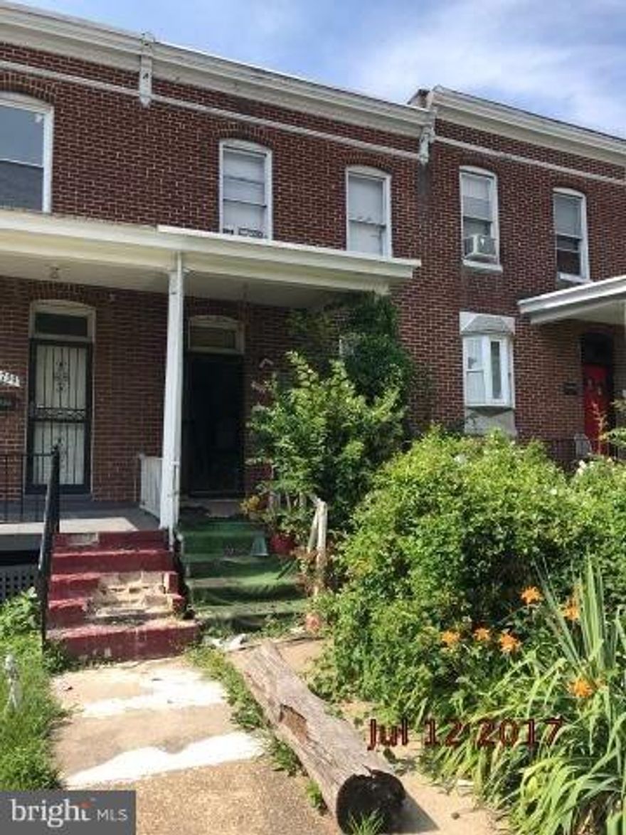 Investment opportunity in Waverly. This all brick home has 2 bedrooms and 1 full bath. Finish the basement for added living space. Fenced rear yard with double porches. Close to all amenities.