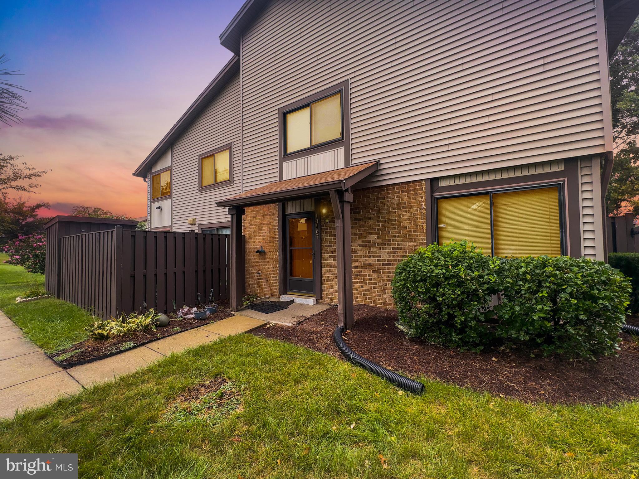 FHA approved 2 level townhouse style condo. Needs cosmetic updating but a solid home! 3 spacious bedrooms, huge walk-in closet in the primary bedroom, an all around great property. Also an amazing opportunity for an investor, comps are much higher.
Give me a call today!