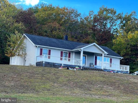 276 CARDINAL CIRCLE CABINS WV 26855