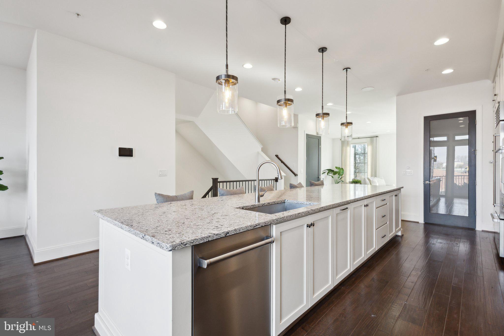 ONE LOUDOUN - Residential