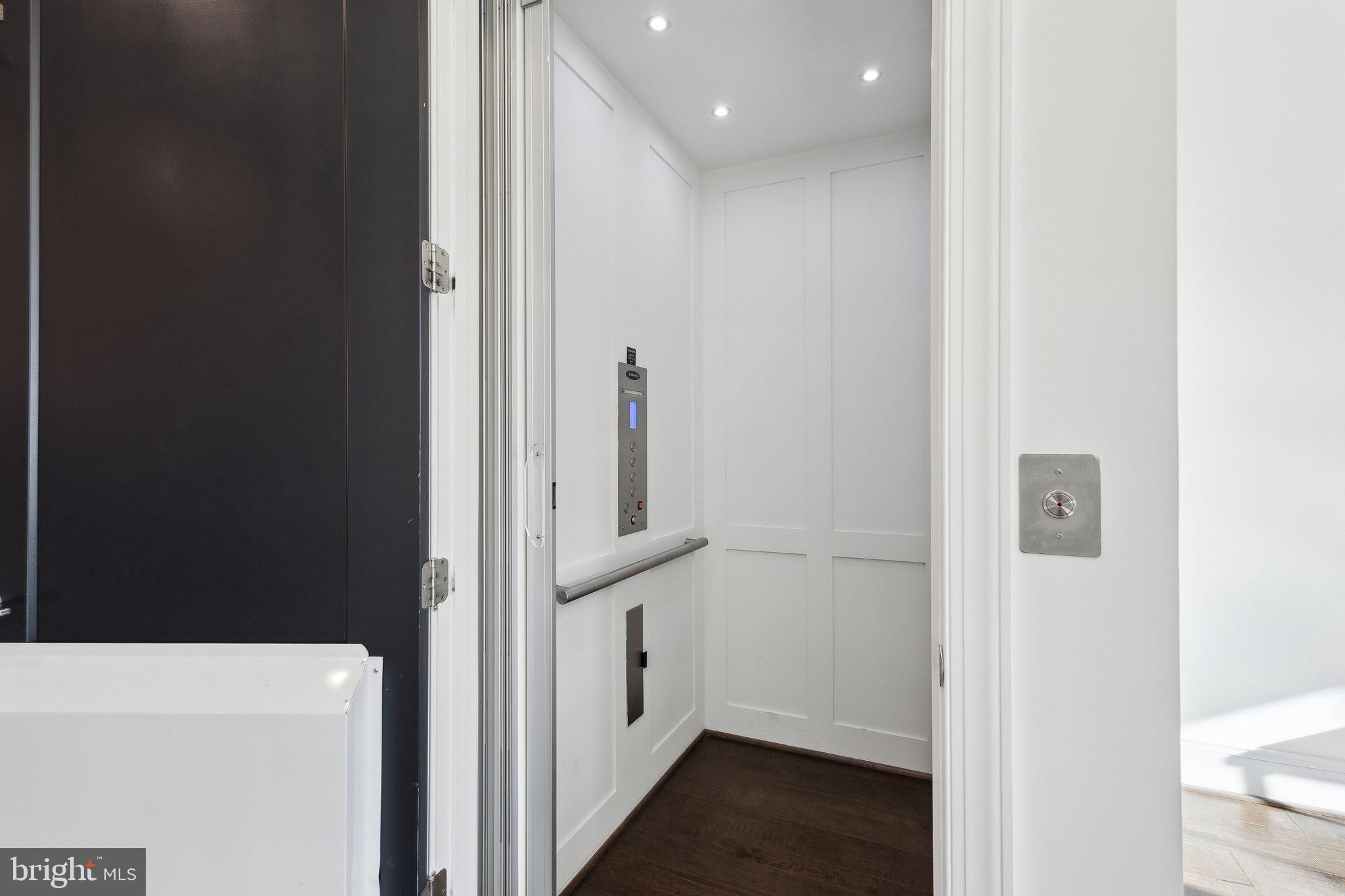 ONE LOUDOUN - Residential