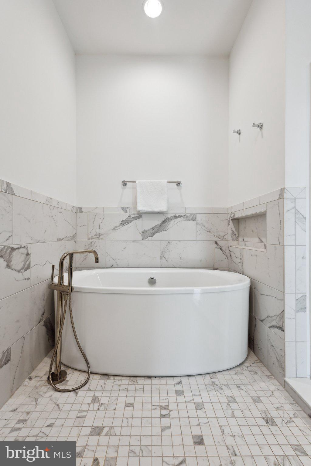 ONE LOUDOUN - Residential