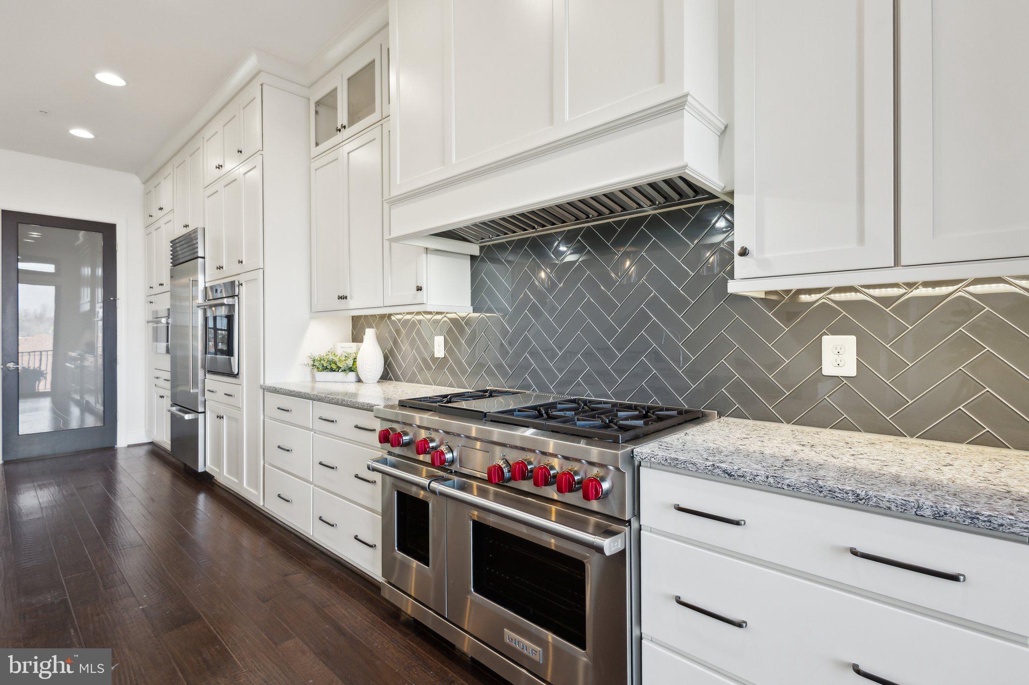 ONE LOUDOUN - Residential