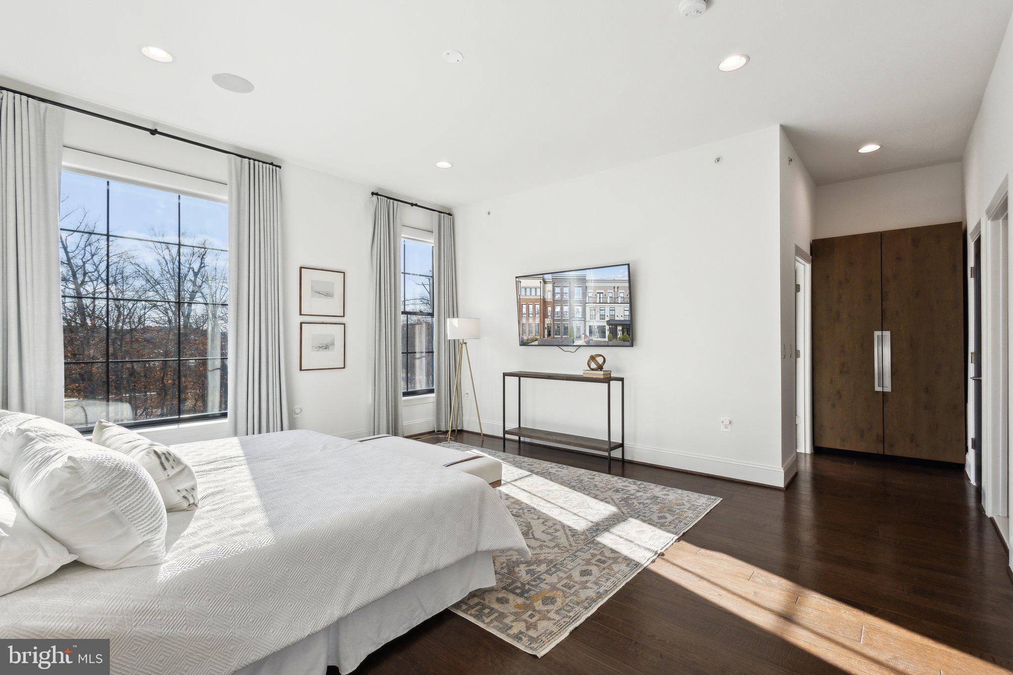 ONE LOUDOUN - Residential