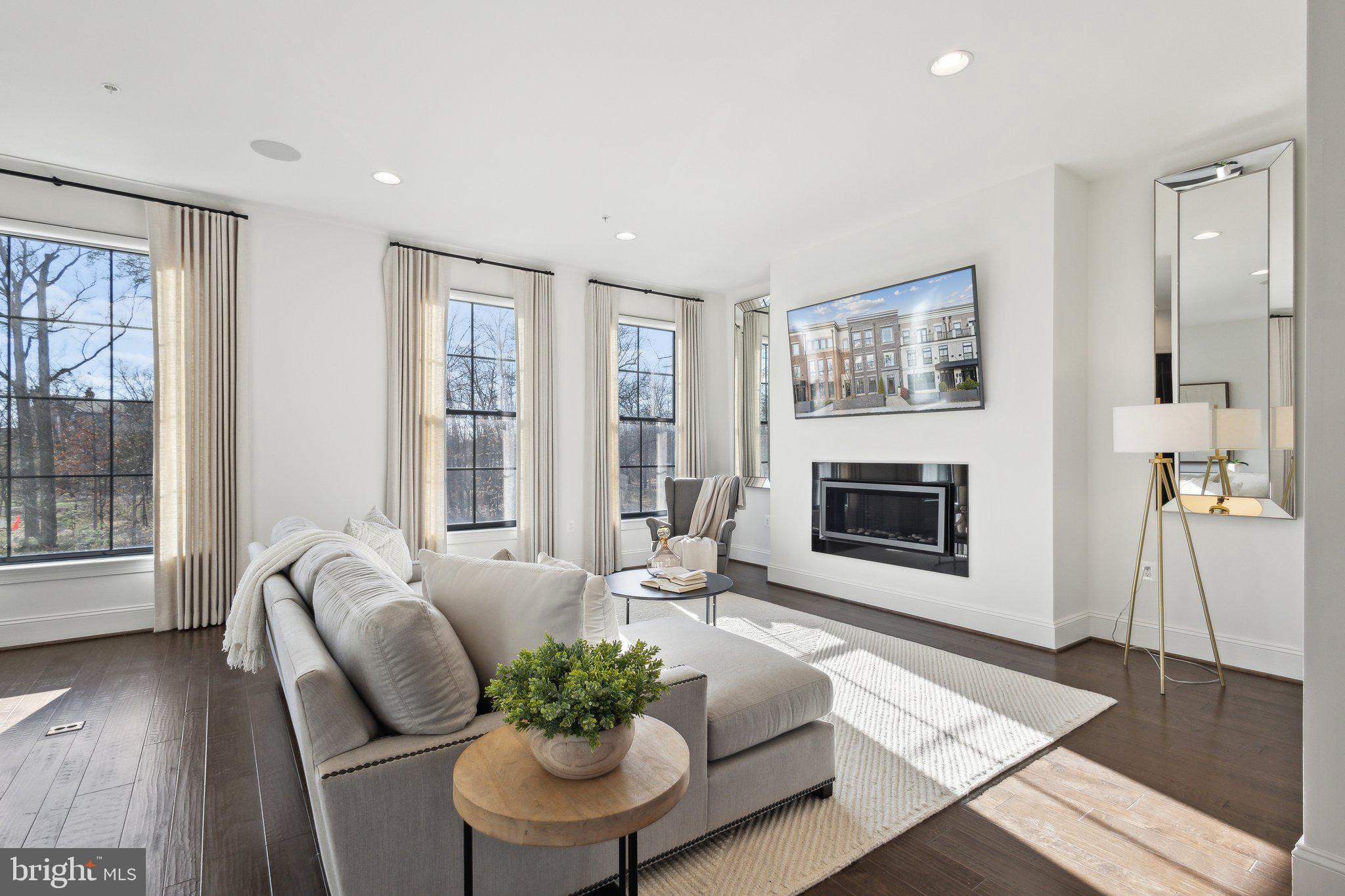 ONE LOUDOUN - Residential