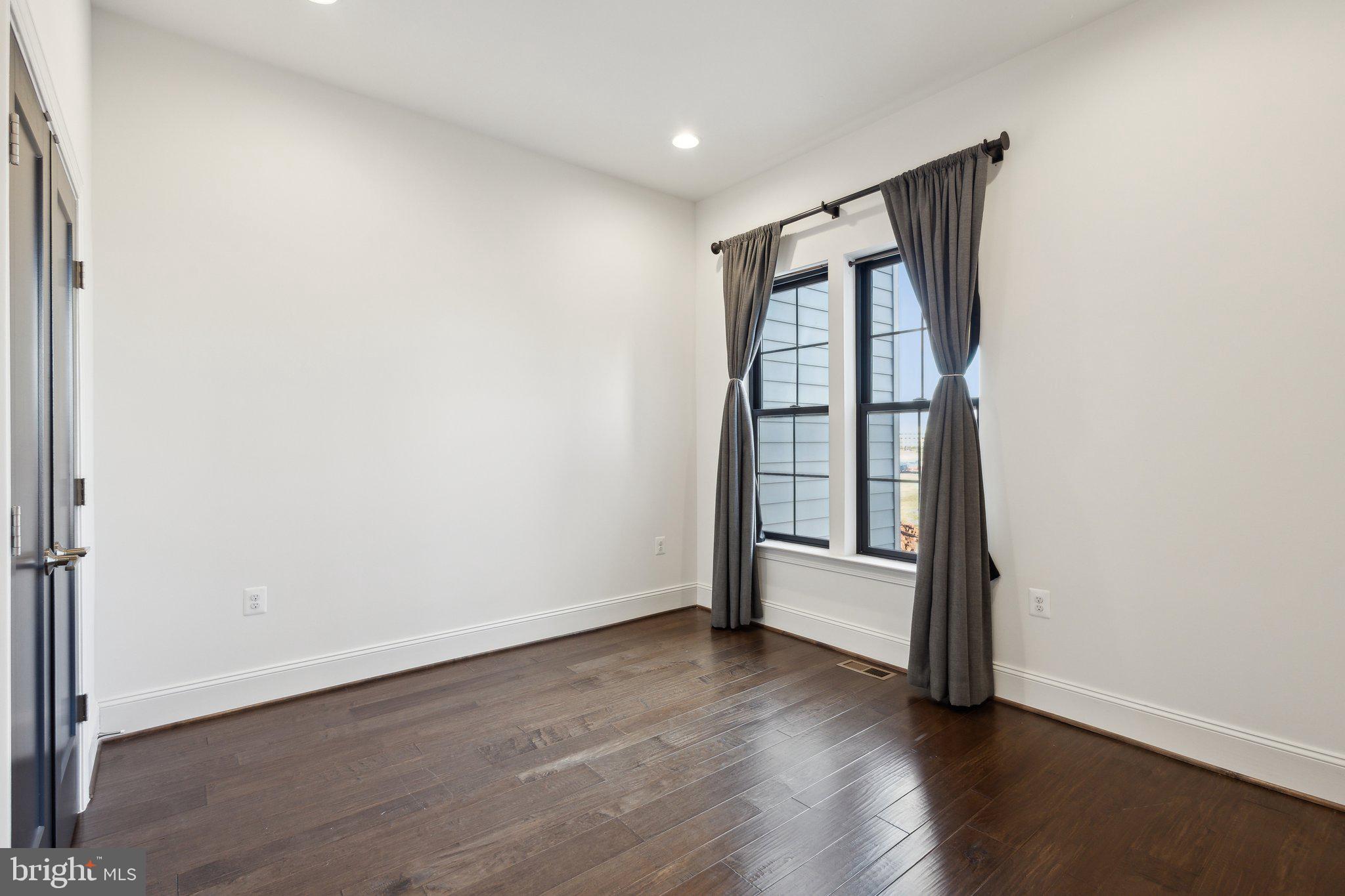 ONE LOUDOUN - Residential