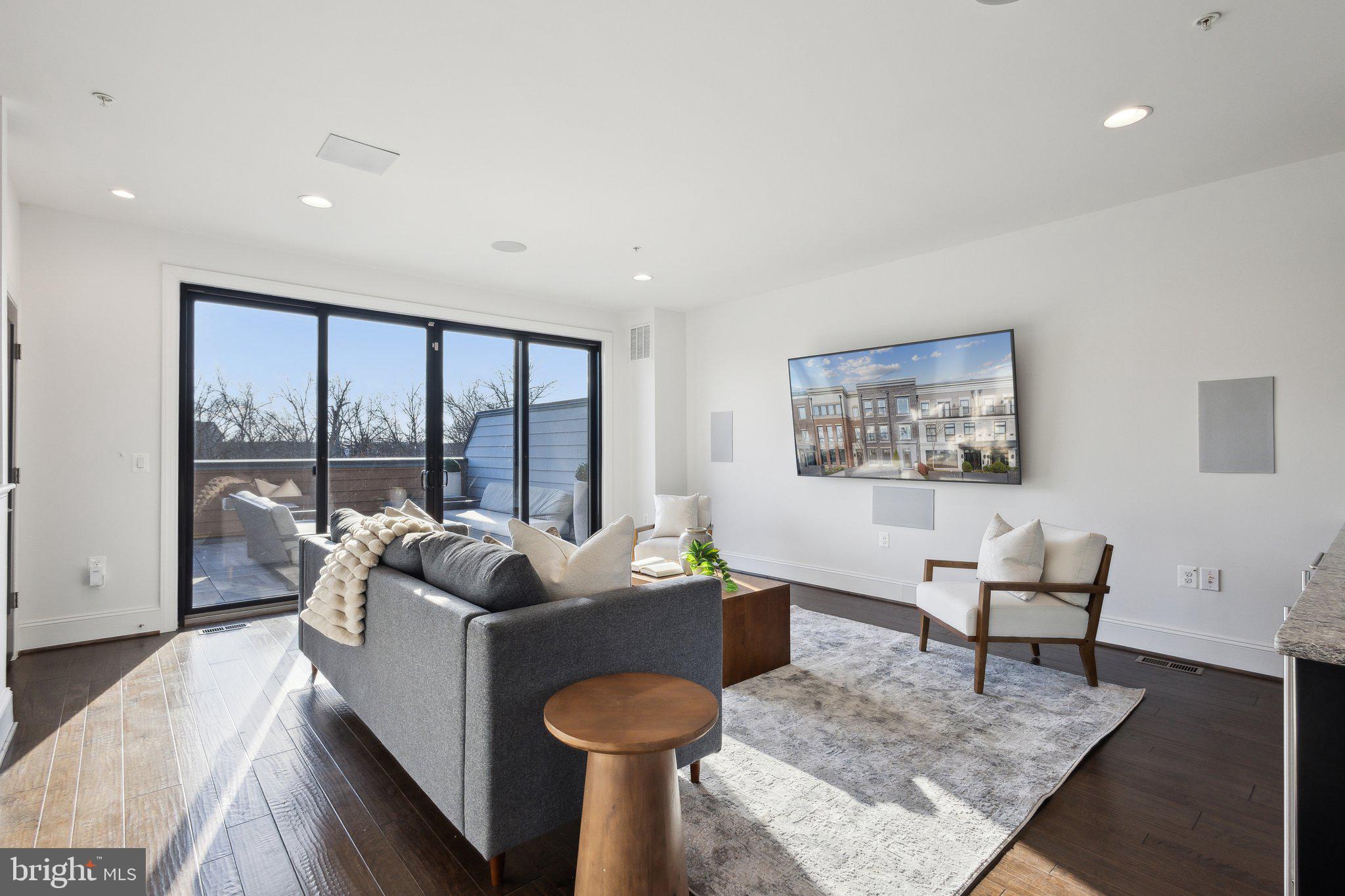 ONE LOUDOUN - Residential