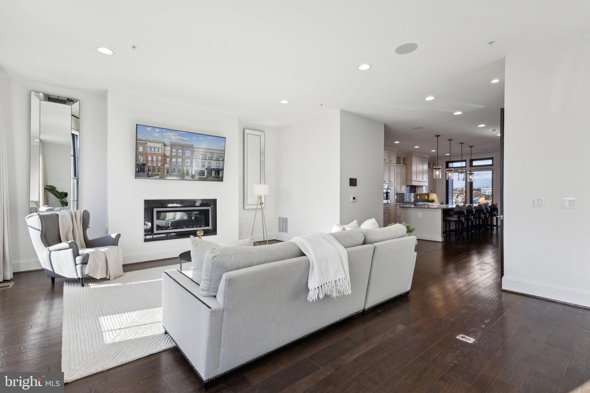 ONE LOUDOUN - Residential