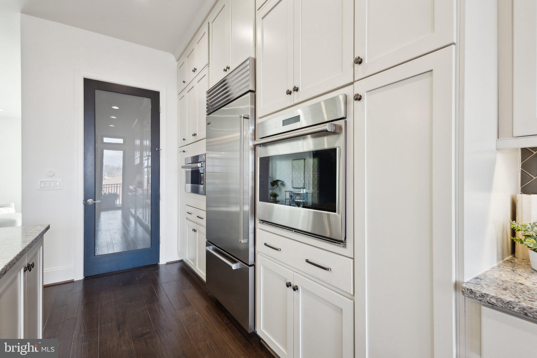 ONE LOUDOUN - Residential