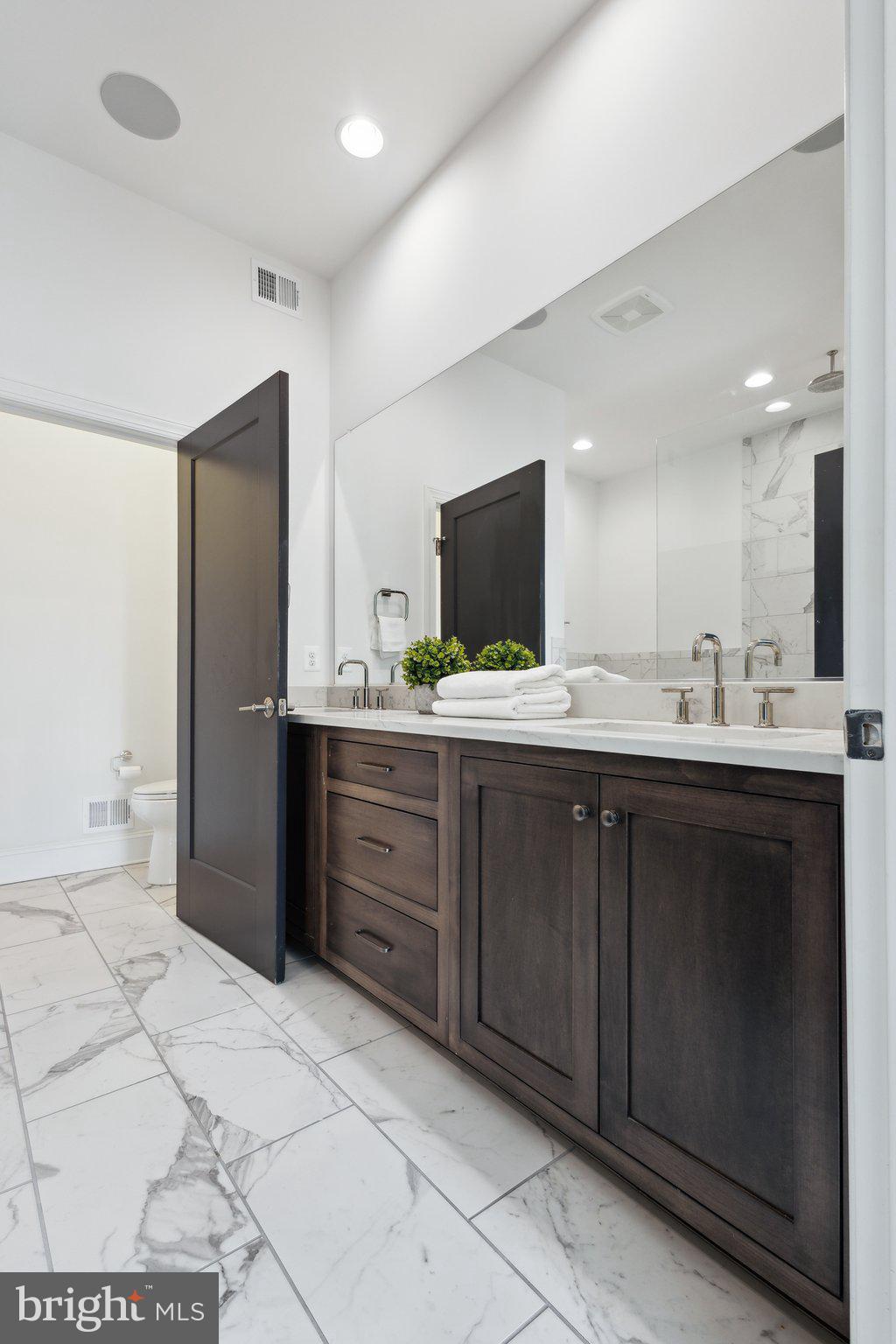 ONE LOUDOUN - Residential