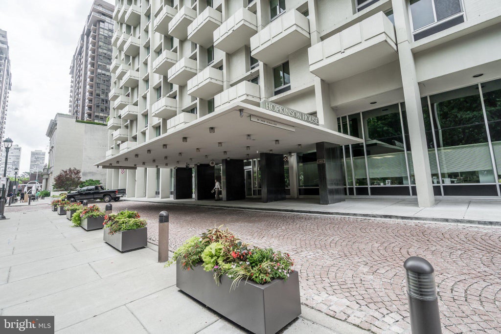 Photo of 604 S Washington Square #1004, PHILADELPHIA, PA 19106 (MLS # PAPH2675588)