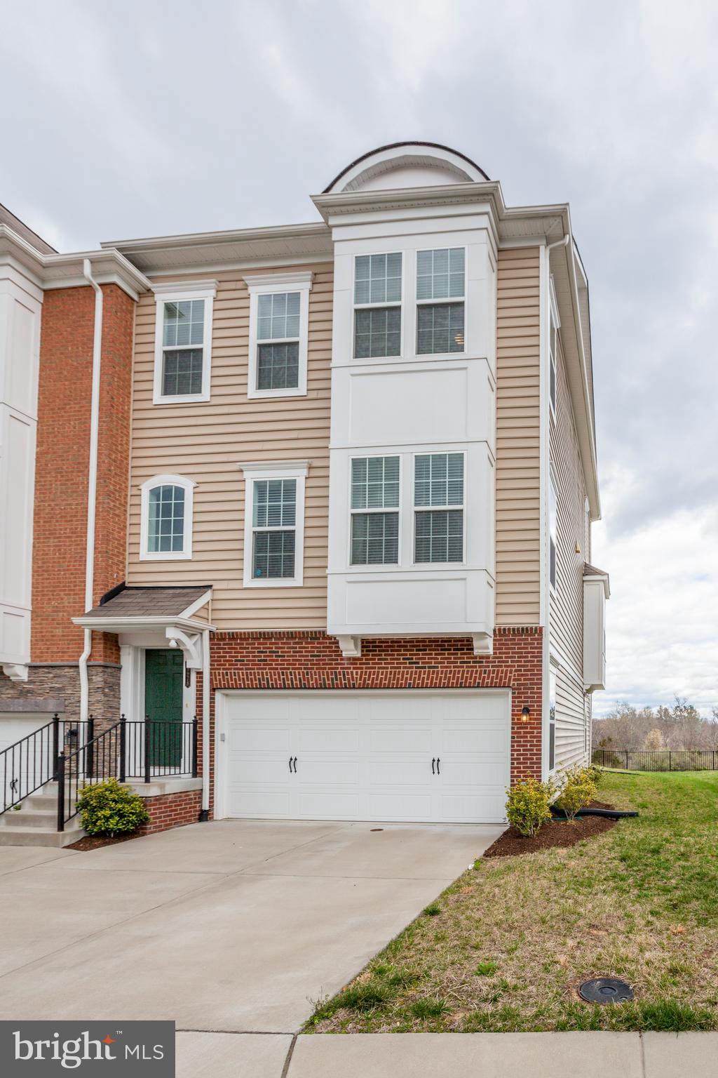 RIVER CREST - Residential Lease