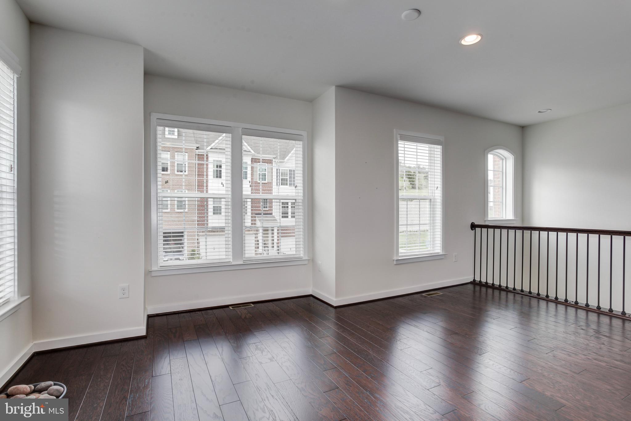 RIVER CREST - Residential Lease