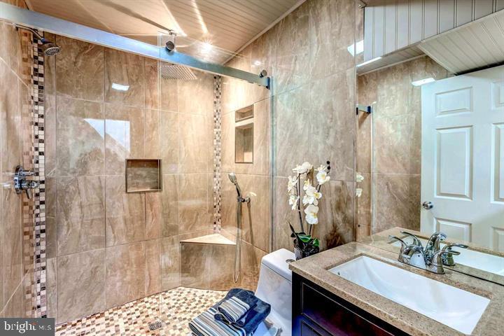 LITTLE ROCKY RUN - Residential Lease