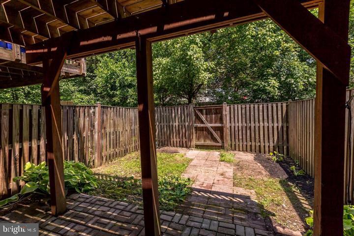 LITTLE ROCKY RUN - Residential Lease