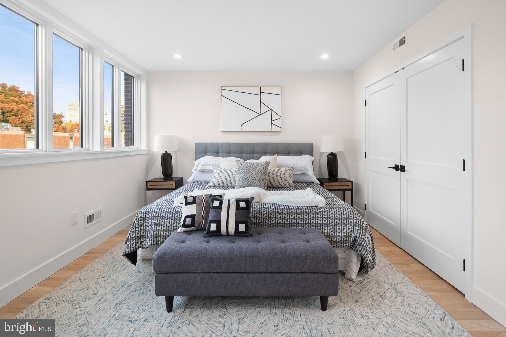 SOCIETY HILL - Residential
