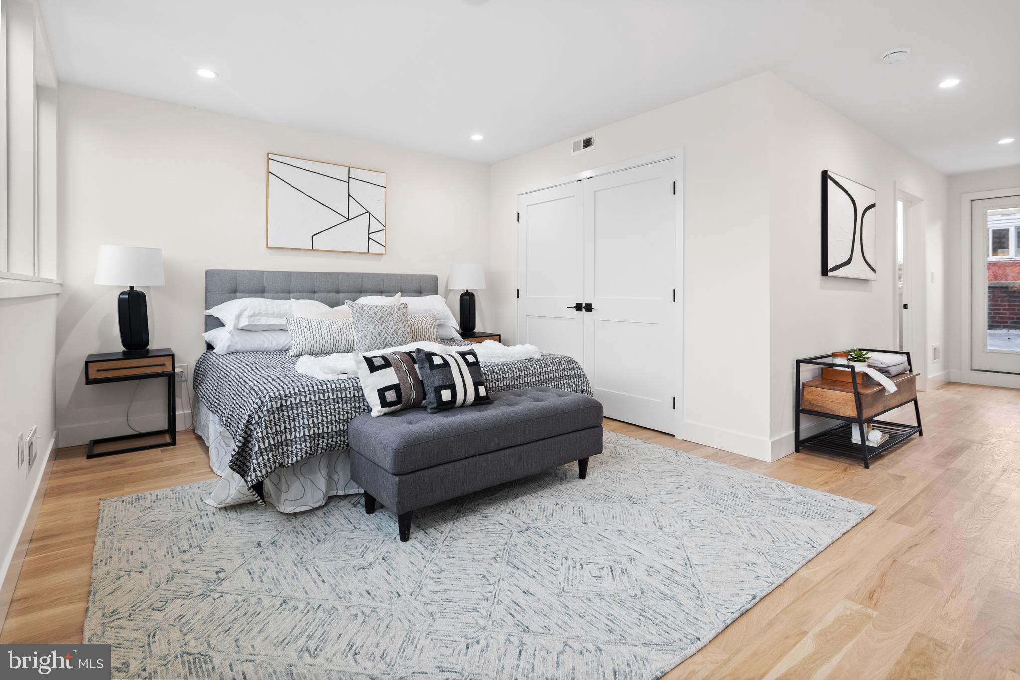 SOCIETY HILL - Residential