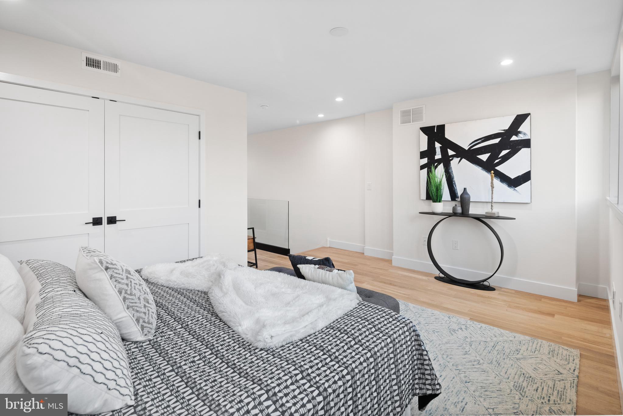 SOCIETY HILL - Residential