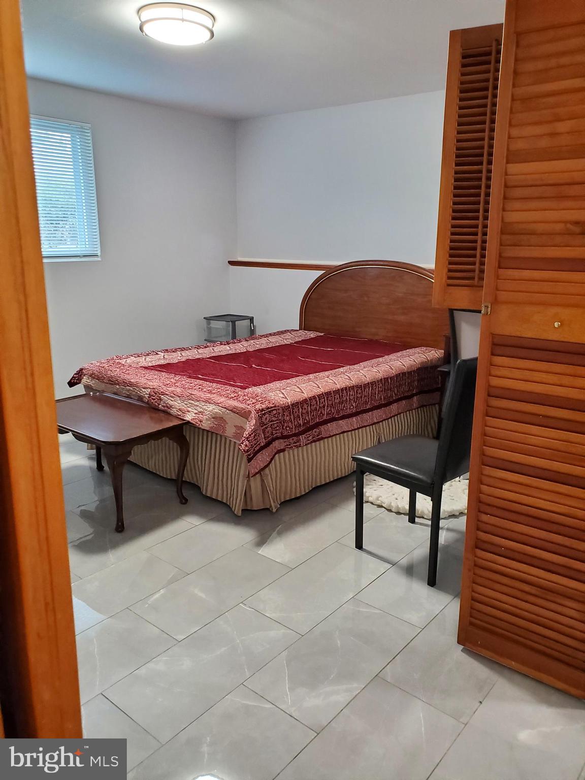 1114 CLARKE STREET (BASEMENT SUITE)