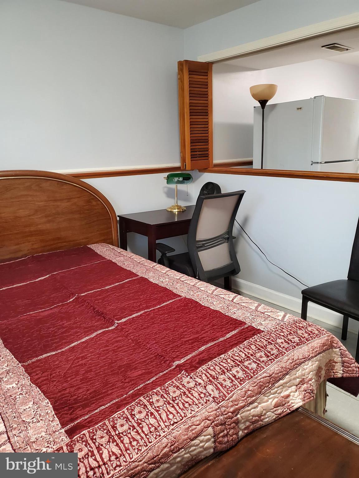 1114 CLARKE STREET (BASEMENT SUITE)