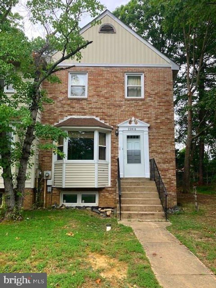 THREE LEVEL, END UNIT TOWNHOME WITH FENCED REAR YARD AND SCREENED IN PORCH. THIS HOME IS CLOSE TO PAX, SHOPPING, DINING AND MORE! TOP FLOOR BOASTS 3 BEDROOMS AND LARGE FULL BATHROOM. MAIN / MIDDLE FLOOR FEATURES LOVELY LIVING ROOM WITH FIREPLACE, DINING ROOM, HALF BATH AND SPACIOUS KITCHEN WITH LARGE BAY WINDOW. THIS LEVEL ALSO HAS DIRECT ACCESS TO THE SCREENED IN PORCH.  LOWER LEVEL HAS A HUGE ROOM WHICH WOULD BE A PERFECT FAMILY ROOM, GUEST ROOM OR DEN. BASEMENT ALSO HAS A HALF BATH AND VERY LARGE LAUNDRY ROOM WITH LOTS OF STORAGE SPACE. REAR YARD IS FULLY FENCED.
*** CARPETS WILL BE PROFESSIONALLY STEAM CLEANED BEFORE MOVE IN ***