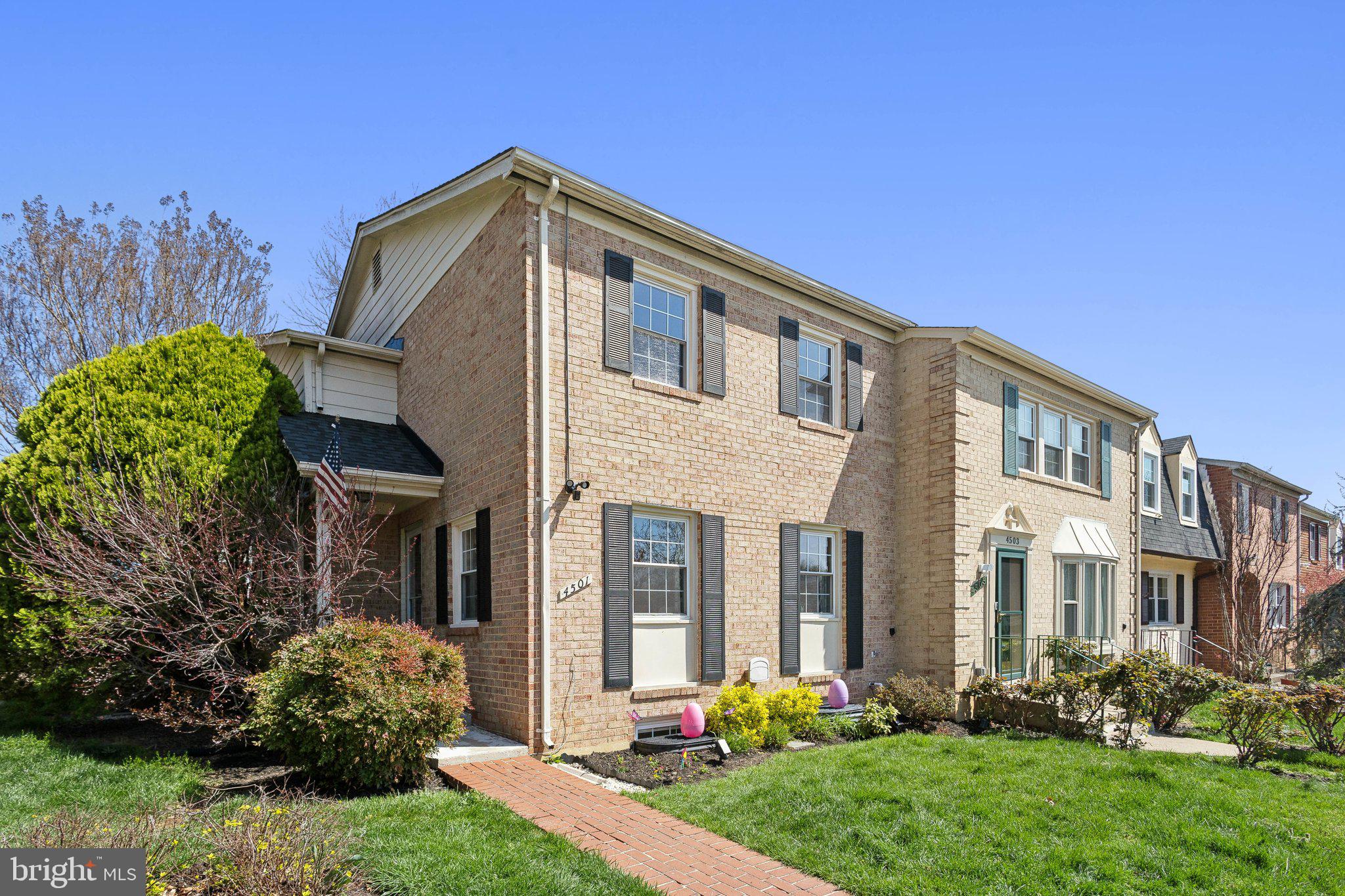 ROYAL COURT - Residential