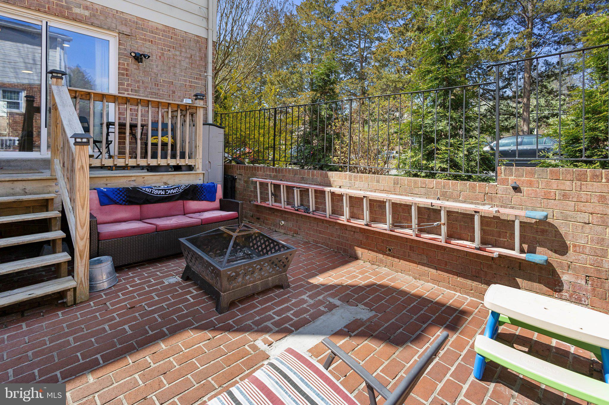 ROYAL COURT - Residential