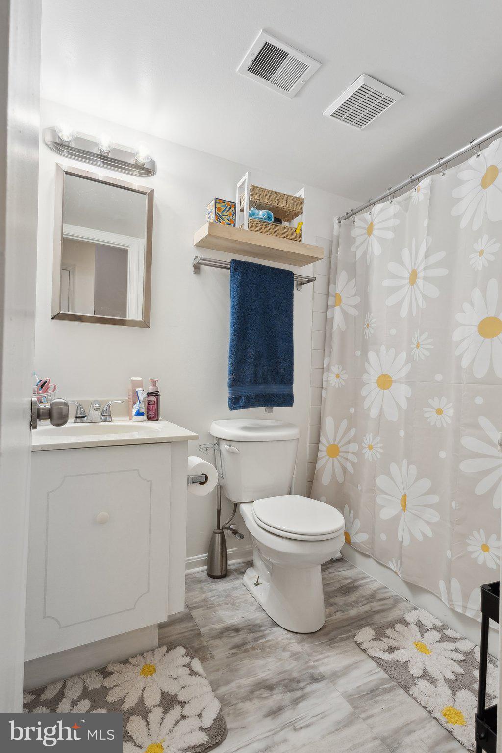 ROYAL COURT - Residential