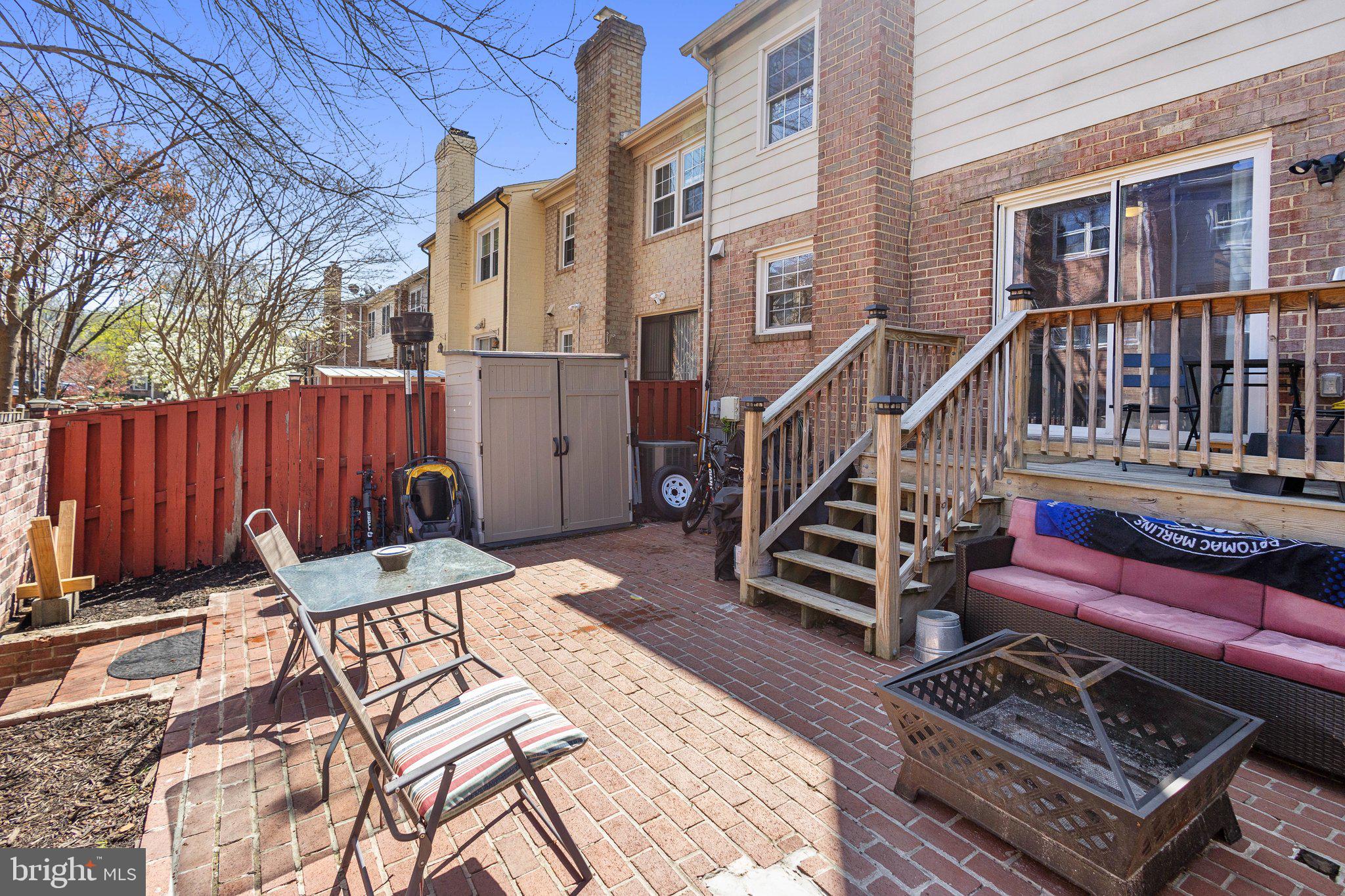 ROYAL COURT - Residential