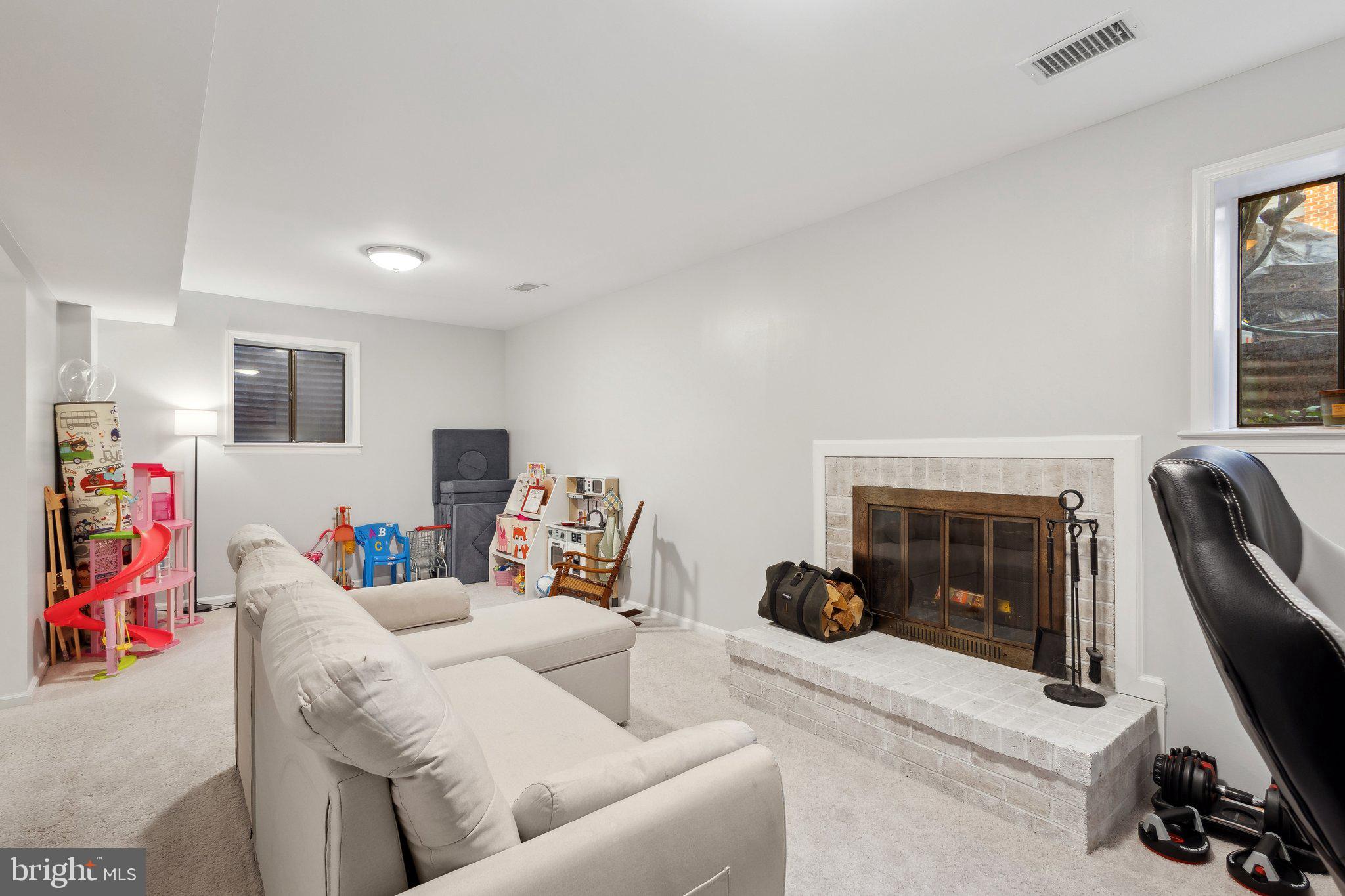 ROYAL COURT - Residential