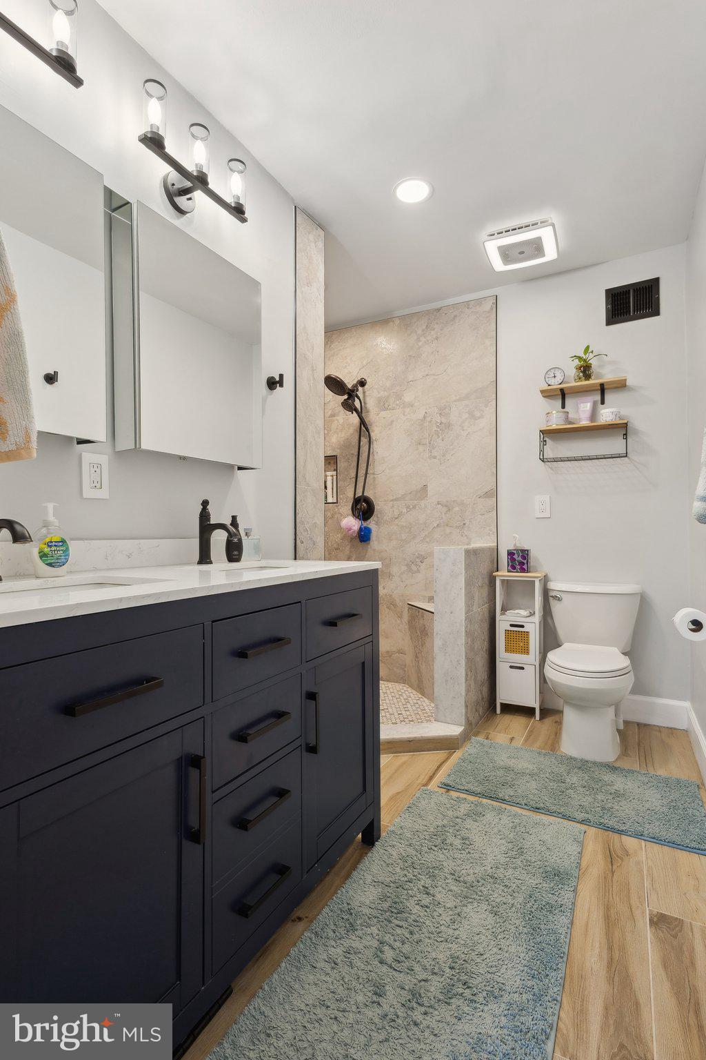 ROYAL COURT - Residential