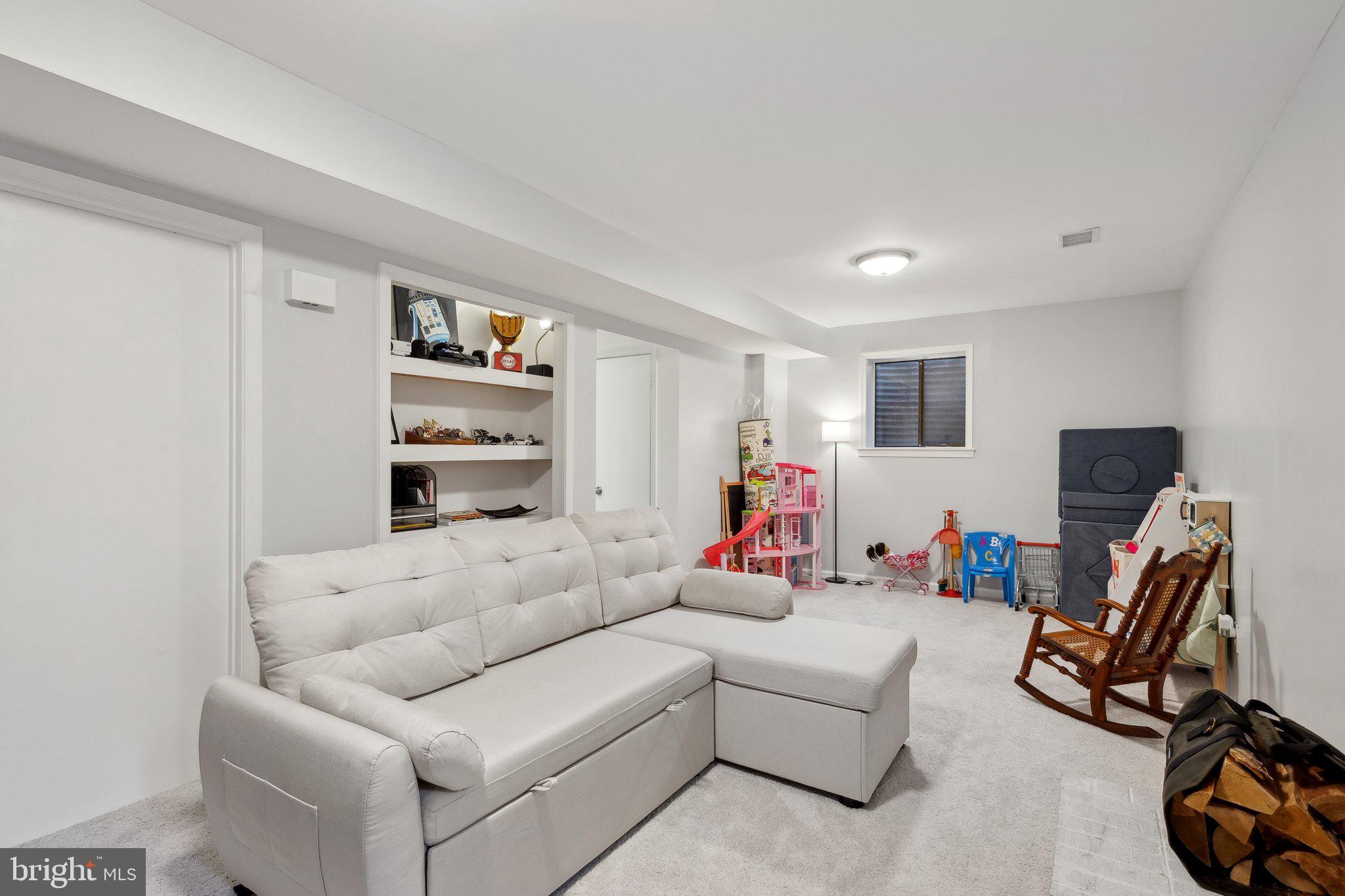 ROYAL COURT - Residential