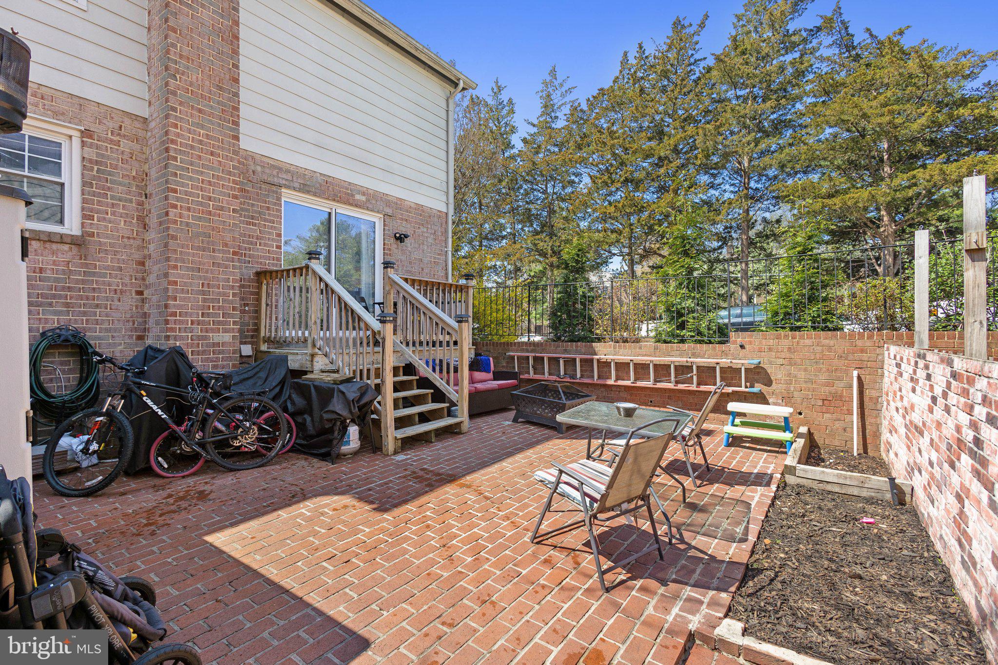 ROYAL COURT - Residential