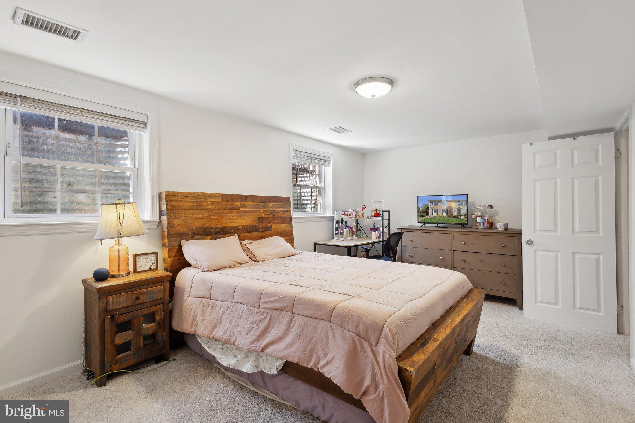 ROYAL COURT - Residential