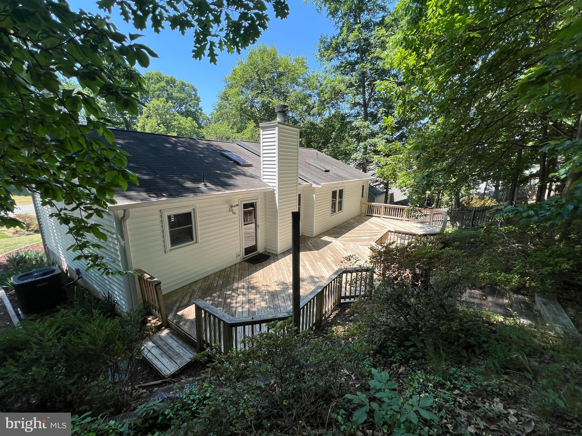 7 S POINTE LANE