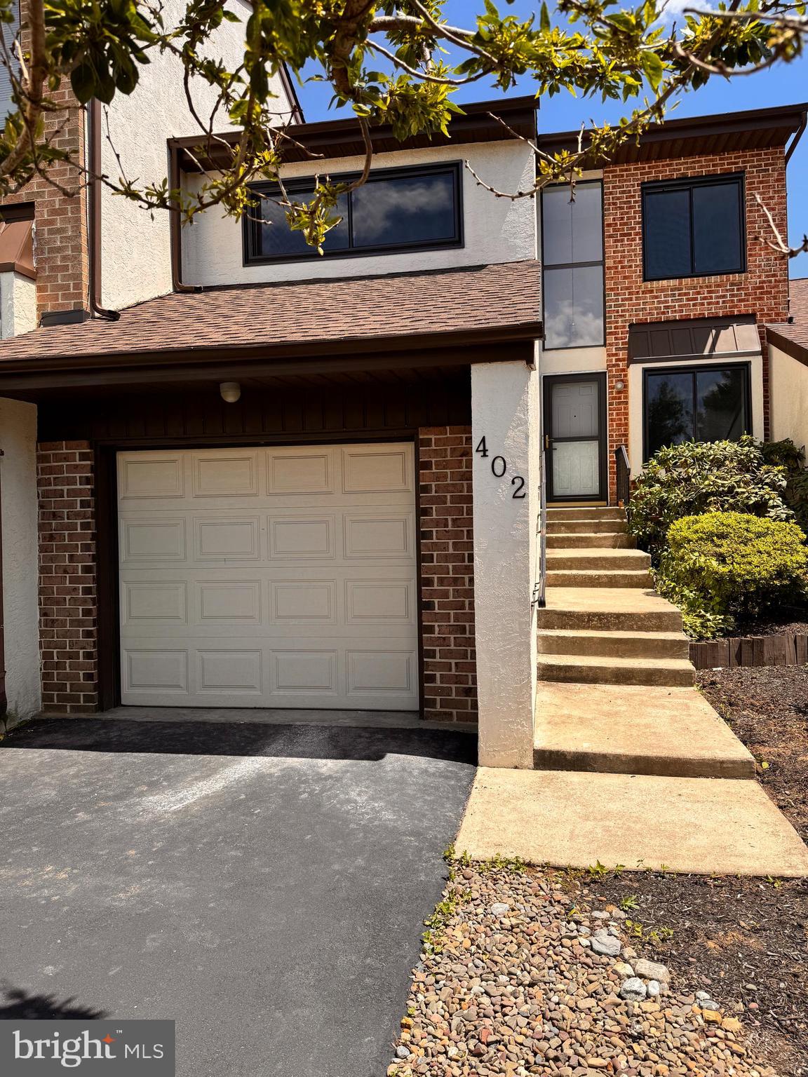 402 HARRISON PLACE