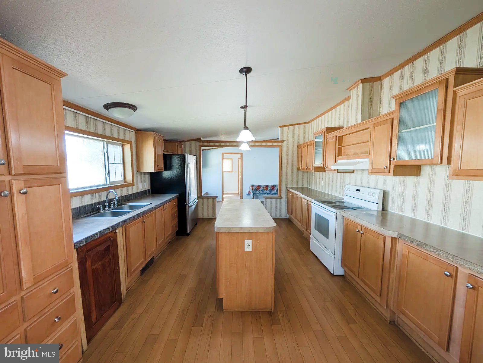 16846 LONGFELLOW COURT