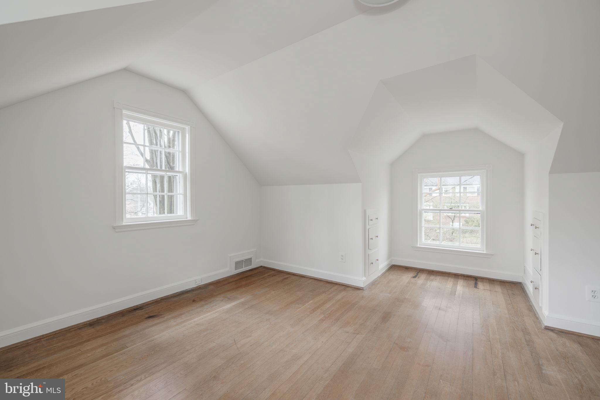 ROLLINGWOOD - Residential