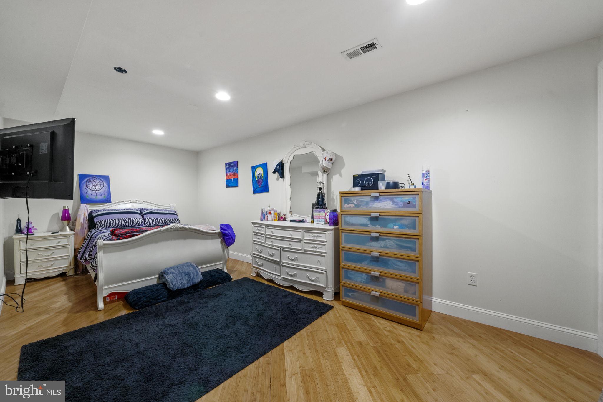 KINGSWOOD - Residential