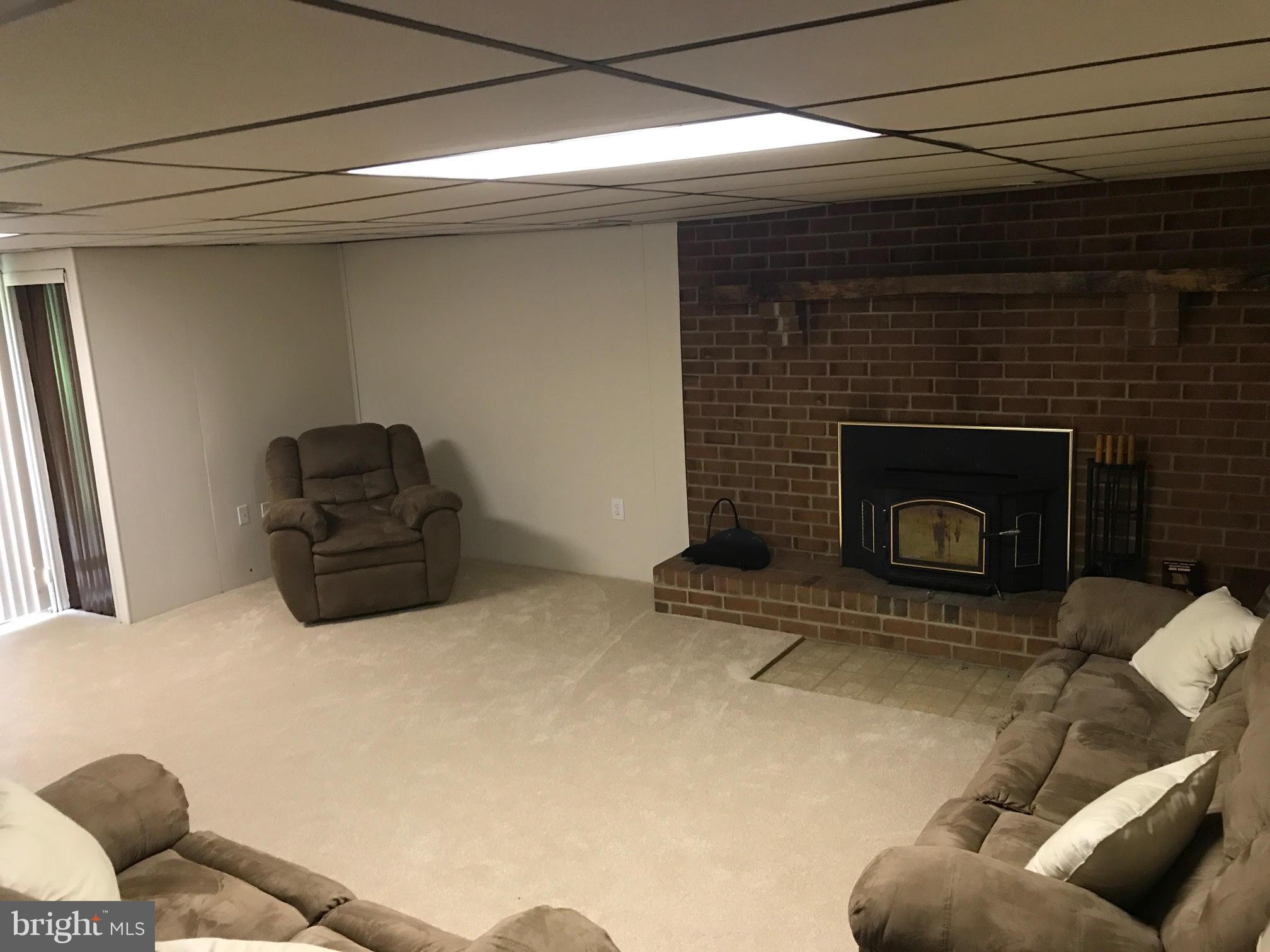 BEVERLY ESTATES - Residential Lease