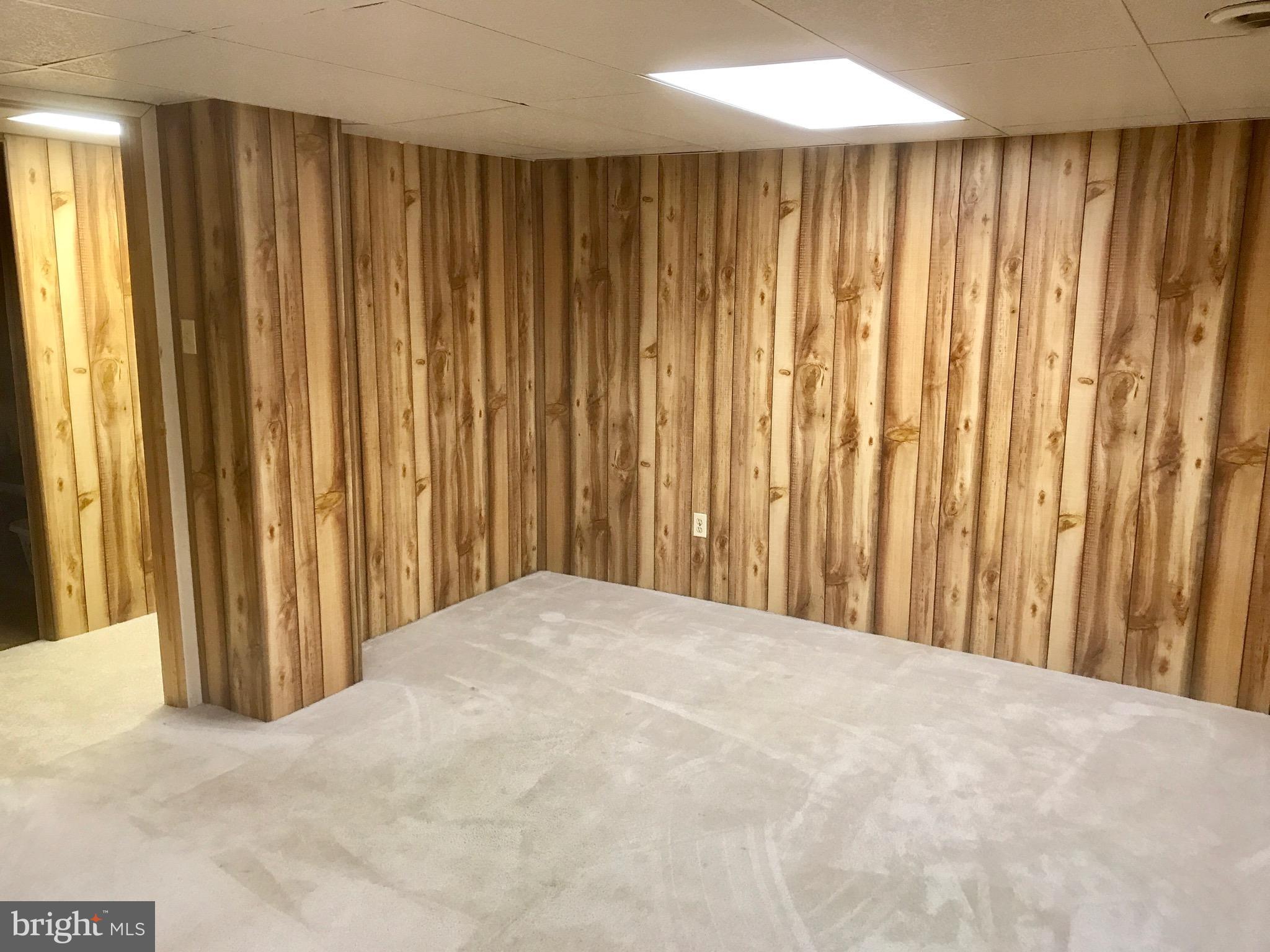 BEVERLY ESTATES - Residential Lease