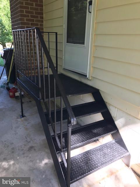 BEVERLY ESTATES - Residential Lease